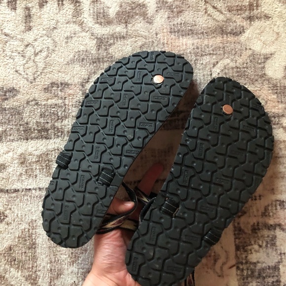 Alpha style Earth Runners with tribal laces - Picture 3 of 4